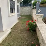 Cesme-muestakil Oezel Havuzlu 4 Arti 1 Villa
