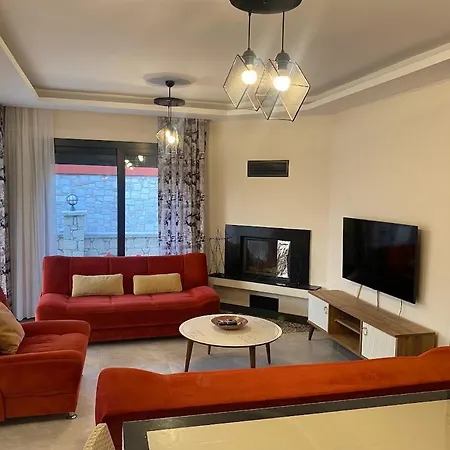 Cesme-muestakil Oezel Havuzlu 4 Arti 1 *