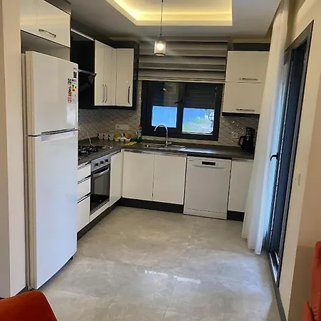 çeşme-müstakıl özel Havuzlu 4 Arti 1 * Çeşme