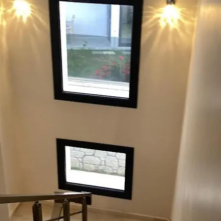 çeşme-müstakıl özel Havuzlu 4 Arti 1 * Çeşme