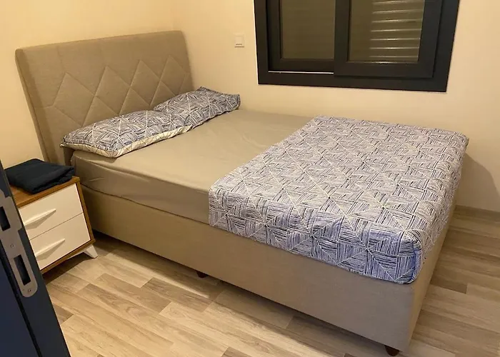 Cesme-muestakil Oezel Havuzlu 4 Arti 1 * Çeşme