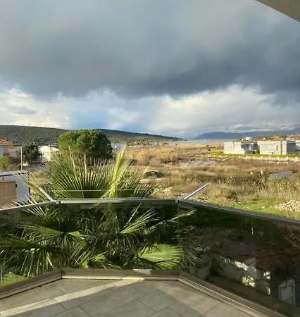 Cesme-muestakil Oezel Havuzlu 4 Arti 1 Villa Çeşme