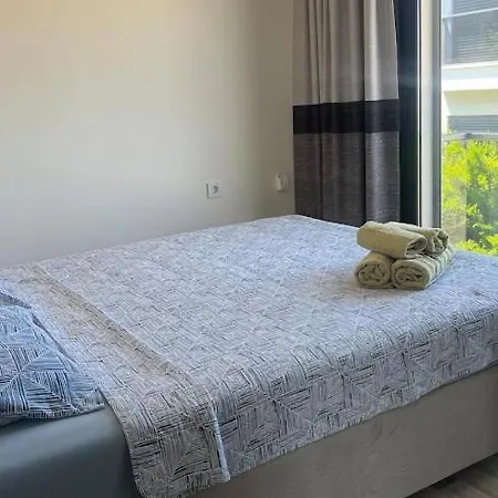Cesme-muestakil Oezel Havuzlu 4 Arti 1 Villa