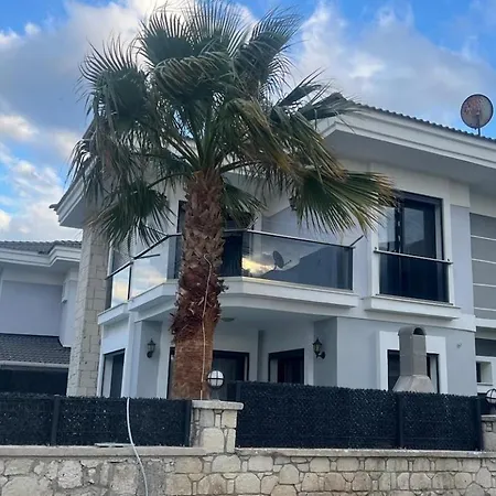 Villa Cesme-muestakil Oezel Havuzlu 4 Arti 1 Çeşme