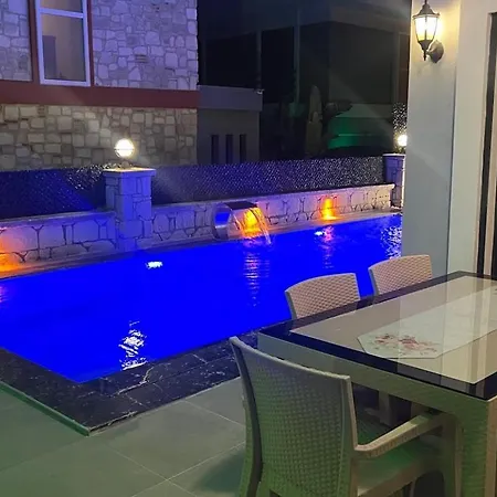 Villa Cesme-muestakil Oezel Havuzlu 4 Arti 1 Cesme