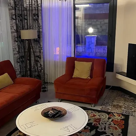 Cesme-muestakil Oezel Havuzlu 4 Arti 1 Villa Cesme