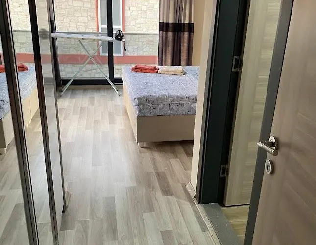 Cesme-muestakil Oezel Havuzlu 4 Arti 1