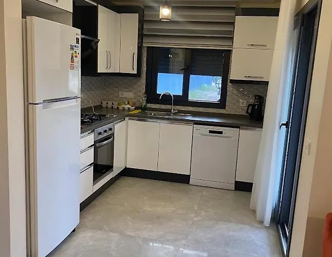 çeşme-müstakıl özel Havuzlu 4 Arti 1 * Çeşme