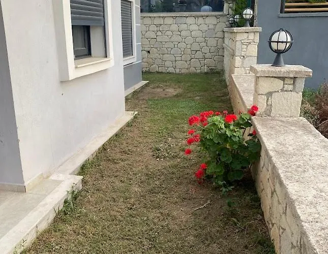 çeşme-müstakıl özel Havuzlu 4 Arti 1 Villa