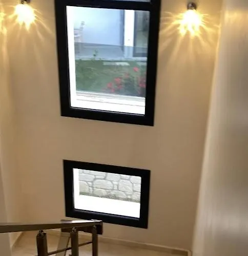 çeşme-müstakıl özel Havuzlu 4 Arti 1 * Çeşme